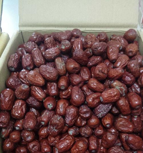 新疆土特产干果盘点（丰富多样的干果品种与美味）